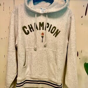 💚💗 Champion Gray Hoodie